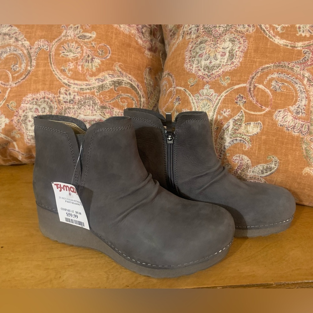 Dansko Size 37 Wedge Side Zip Ankle Boots